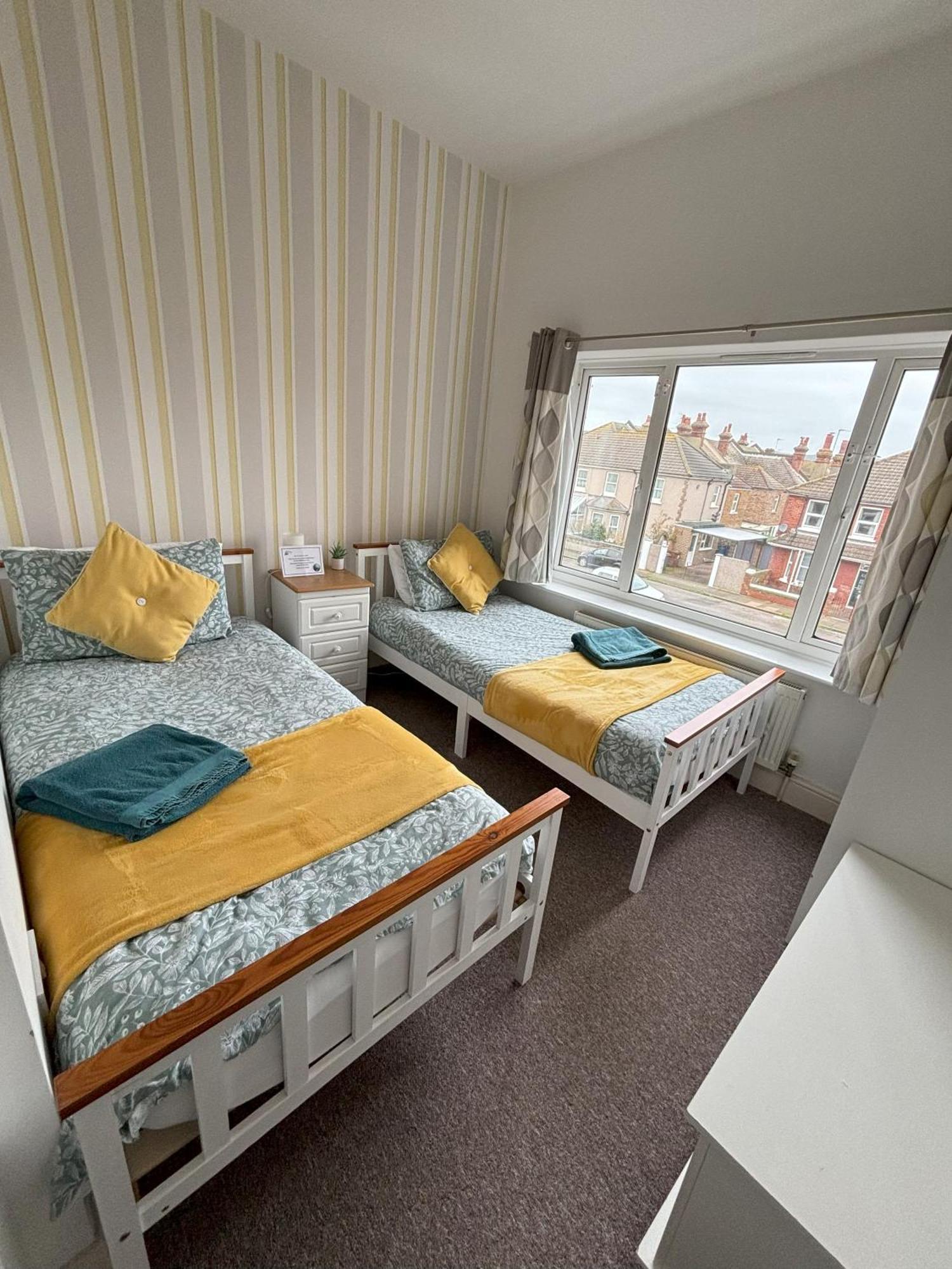 Seabreeze Apartment Eastbourne Eksteriør billede