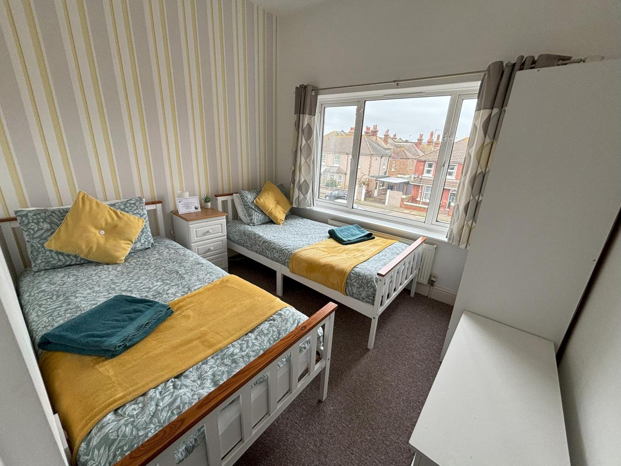 Seabreeze Apartment Eastbourne Eksteriør billede