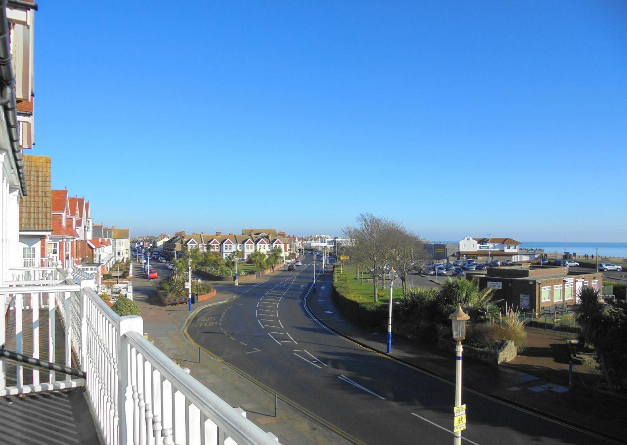Seabreeze Apartment Eastbourne Eksteriør billede